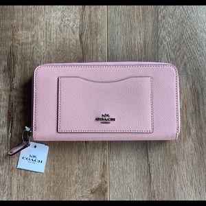 COACH Accordion zip wallet in Blush Pink💕💕 NWT